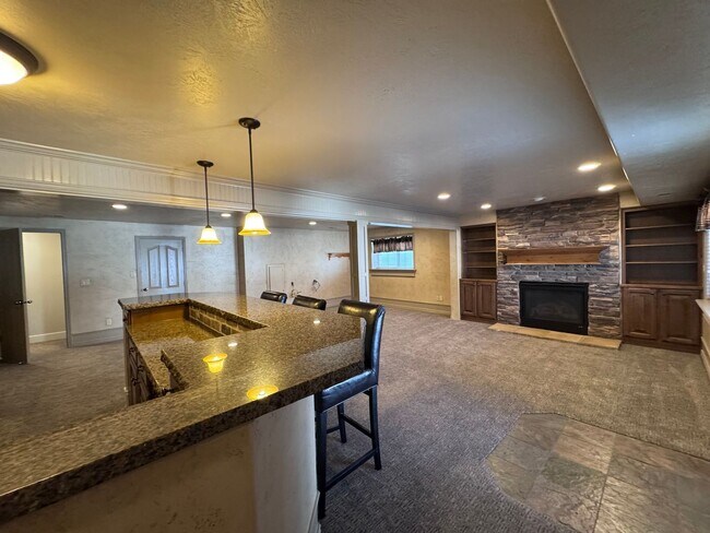 Building Photo - Beautiful Draper Home for Rent!