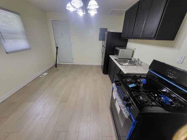 Building Photo - 3 bedroom home on Flint's North-east side