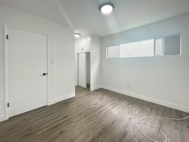 Building Photo - Upgraded 1 Bedroom In Torrance with Parkin...