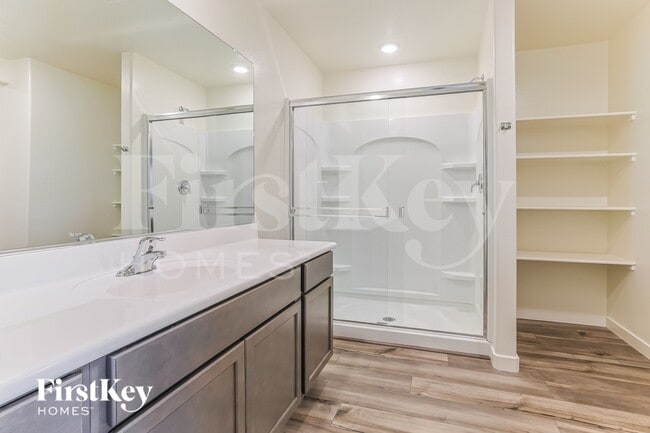 Building Photo - 1024 W 20th St