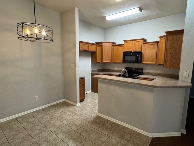 Building Photo - Updated Midway ISD Duplex