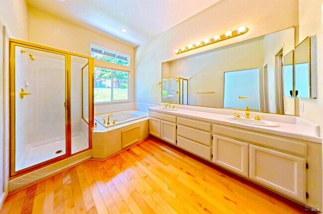 Building Photo - 5863 Mountain Hawk Dr