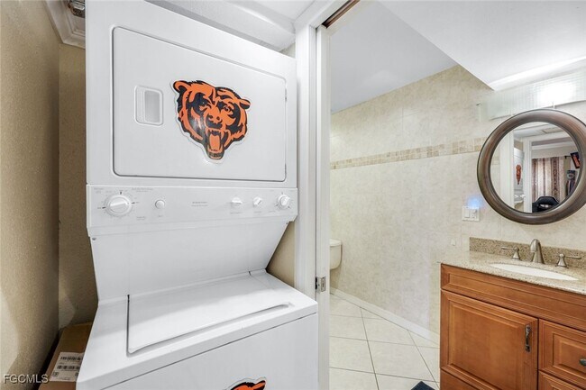 Building Photo - 6300 South Pointe Blvd