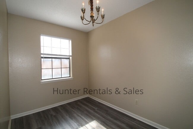 Building Photo - Rent Me Now!