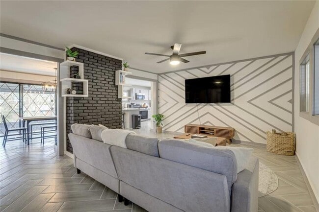 Building Photo - 1944 Cindy Dr