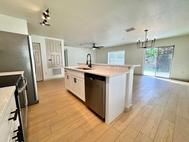 Building Photo - Remodeled Single Family Home in Hunter's Ridge Ormond Beach