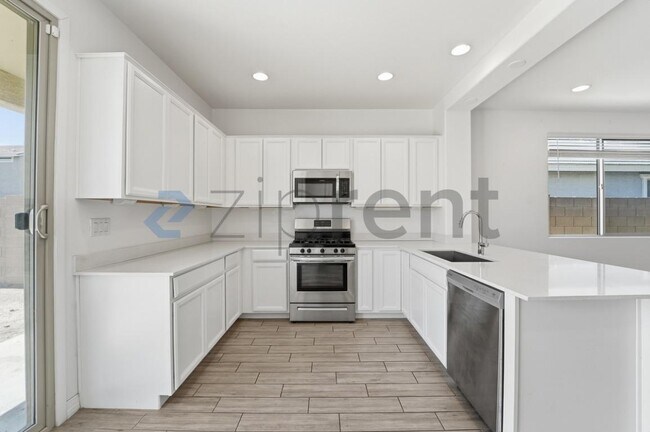 Building Photo - 9219 W Sells Dr