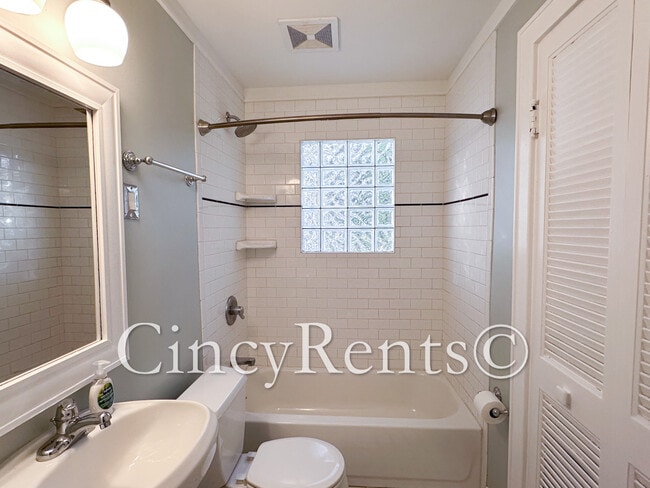 Building Photo - 3559 Rawson Pl