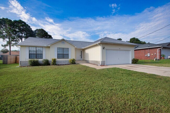 Primary Photo - Charming 3BR/2BA with Fenced Yard & Commun...