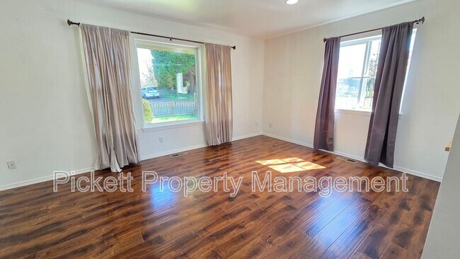 Building Photo - 1733 N Wycoff Ave