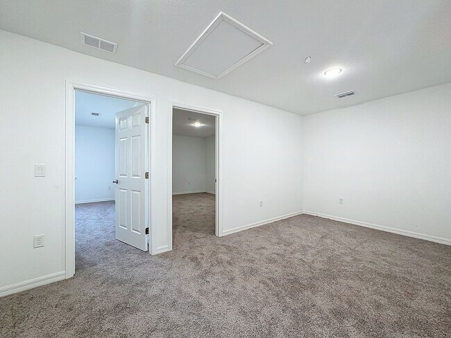 Building Photo - Townhouse For Lease in Saint Cloud