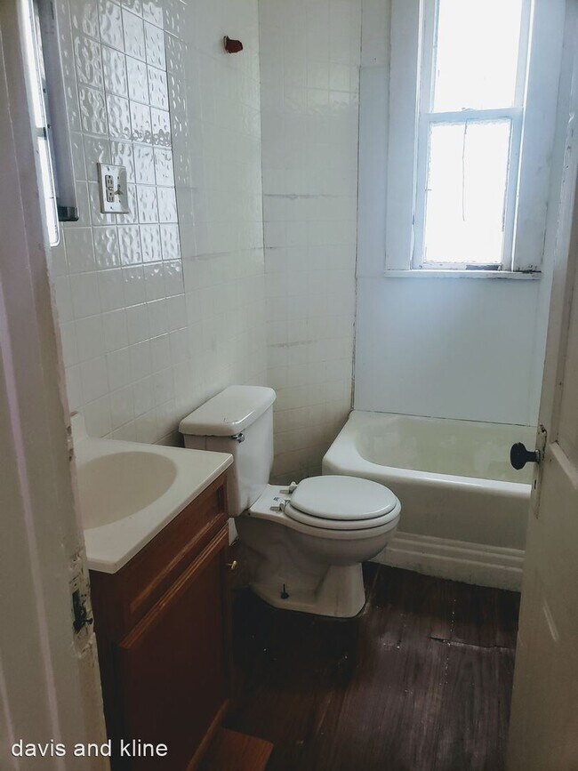 Building Photo - 3 br, 1 bath House - 1010 Vine Street