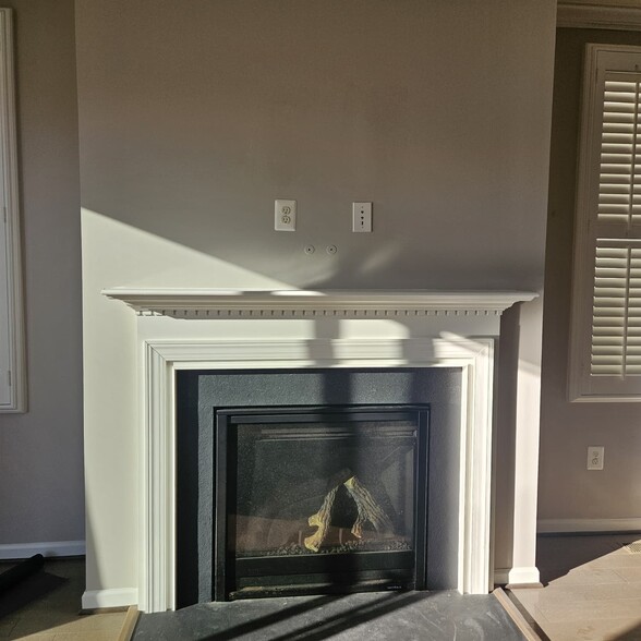 fire place - 4380 Shamrock Dr