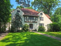 Building Photo - 134 Pelhamdale Ave