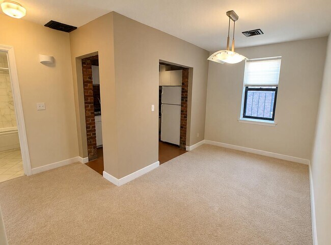 Building Photo - 110 Riverway