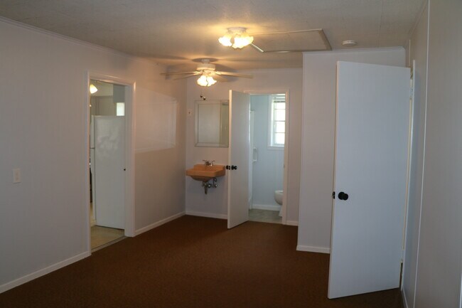 Building Photo - 21 Highpoint Dr