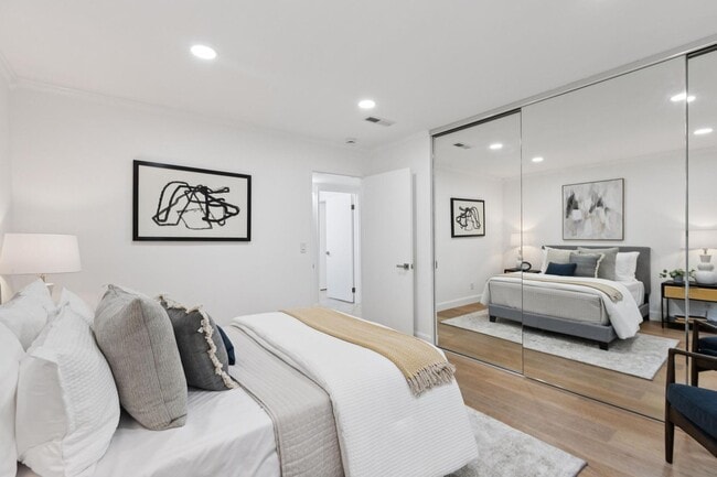 Building Photo - 2 Bedroom, 2 bathroom condo available with spectacular views of Richardson Bay!