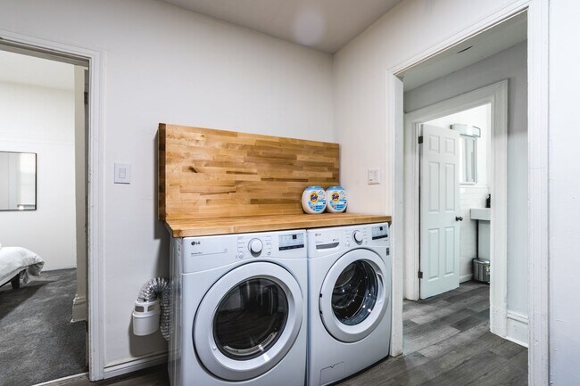 Building Photo - 4913 Yew St