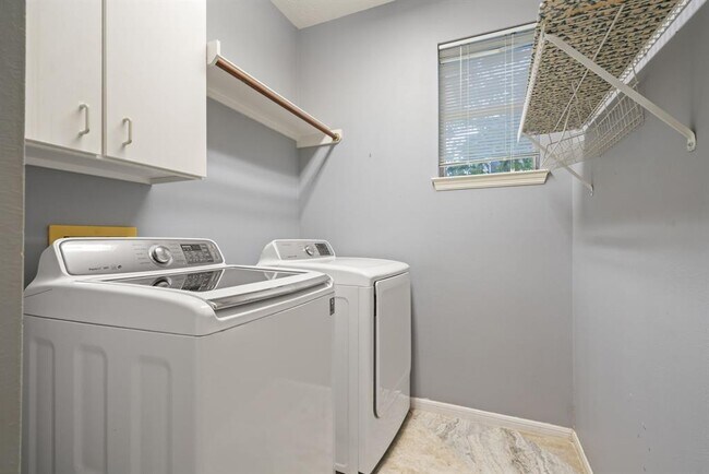 Building Photo - 6307 Shoreview Ct