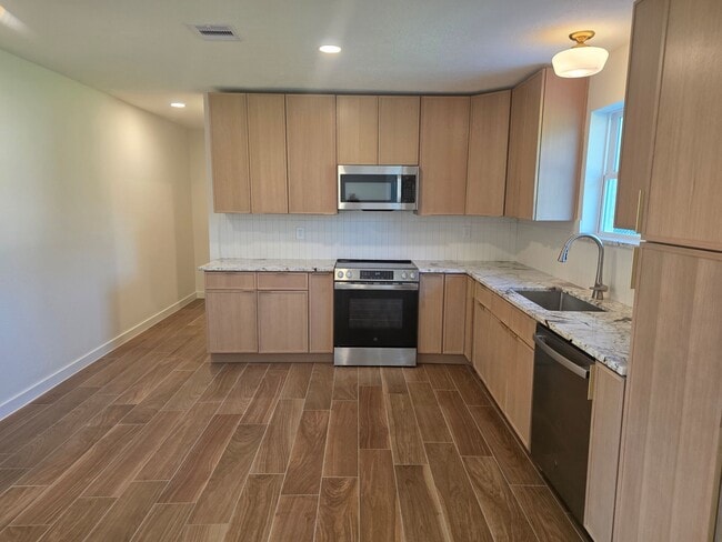 Building Photo - 803 Coleman St