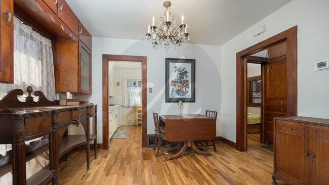 Building Photo - Historic Downtown Home