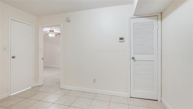 Building Photo - 875 Riverside Dr