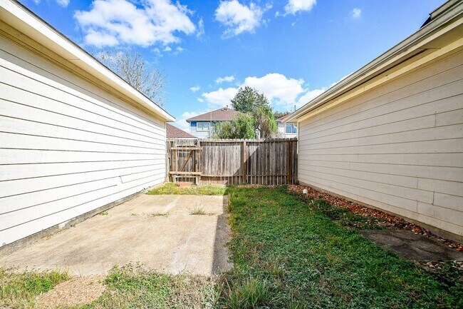 Building Photo - 6233 Lone Prairie Way