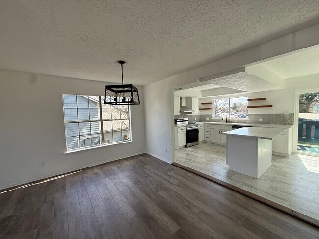 Building Photo - 402 Tresvant Dr