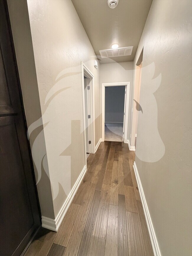 Building Photo - "Stunning 4-Bed Gem with Granite Touch & C...