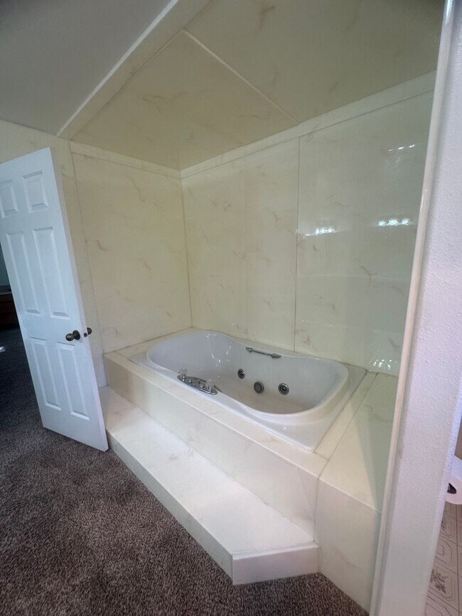 Building Photo - Charming Ranch Farmhouse in St. George – Spacious & Serene!