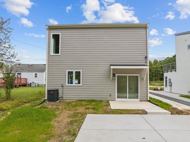 Building Photo - Gorgeous New Construction near Downtown Durham, Premium Finishes - Pet Friendly!