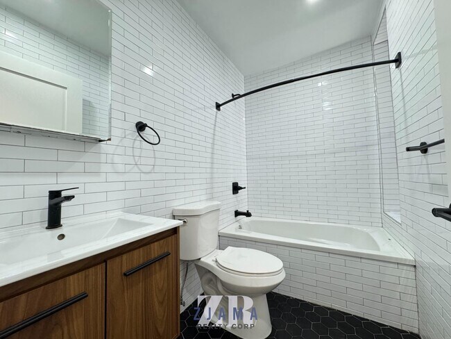 Building Photo - 2112 Regent Pl