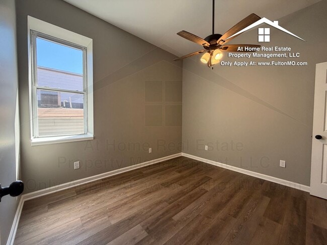 Building Photo - 13 W 5th St