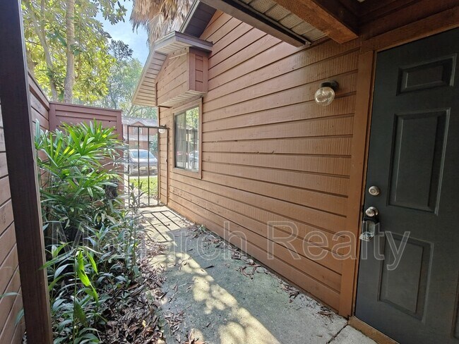 Building Photo - 830 SW 56th Terrace