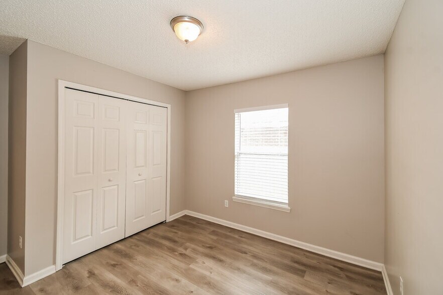 Building Photo - 2621 Fernleaf Dr