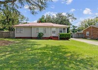Building Photo - 909 Sandalwood Dr