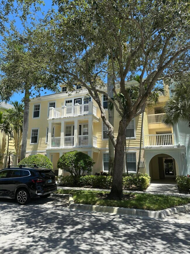 Building Photo - 225 Murcia Dr