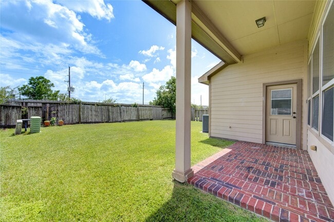 Building Photo - 26727 Henson Falls Dr