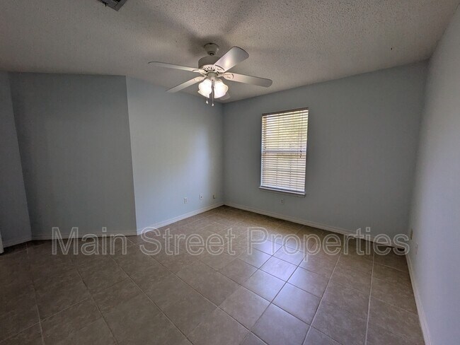 Building Photo - 3359 Green Briar Cir