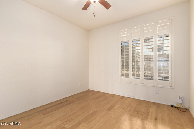 Building Photo - 5543 E Blanche Dr