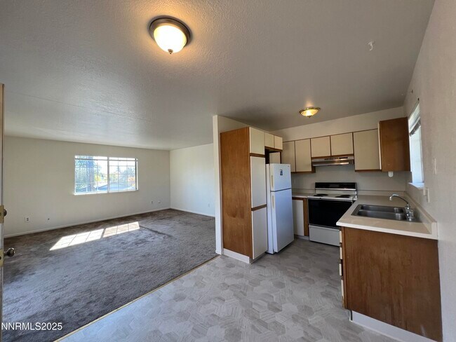 Building Photo - 524 Cheney St