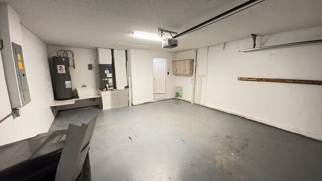 Building Photo - Come see this beautiful 3 bedroom, 2 bath, 2 car garage home for rent near Citrus Park Mall!