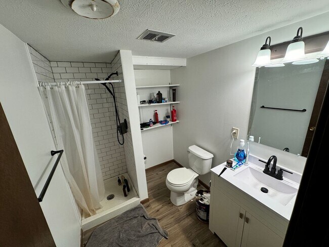 Building Photo - 4 Bed, 3 Bath home on West Side of Manhattan Near CiCo Park!