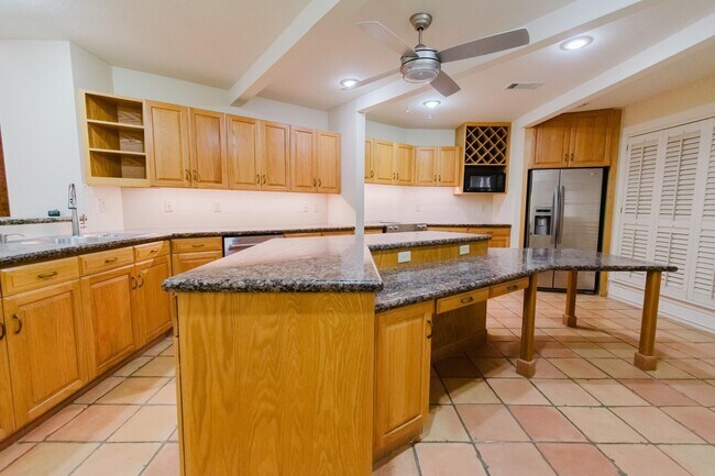 Building Photo - 1 Cadena Ct
