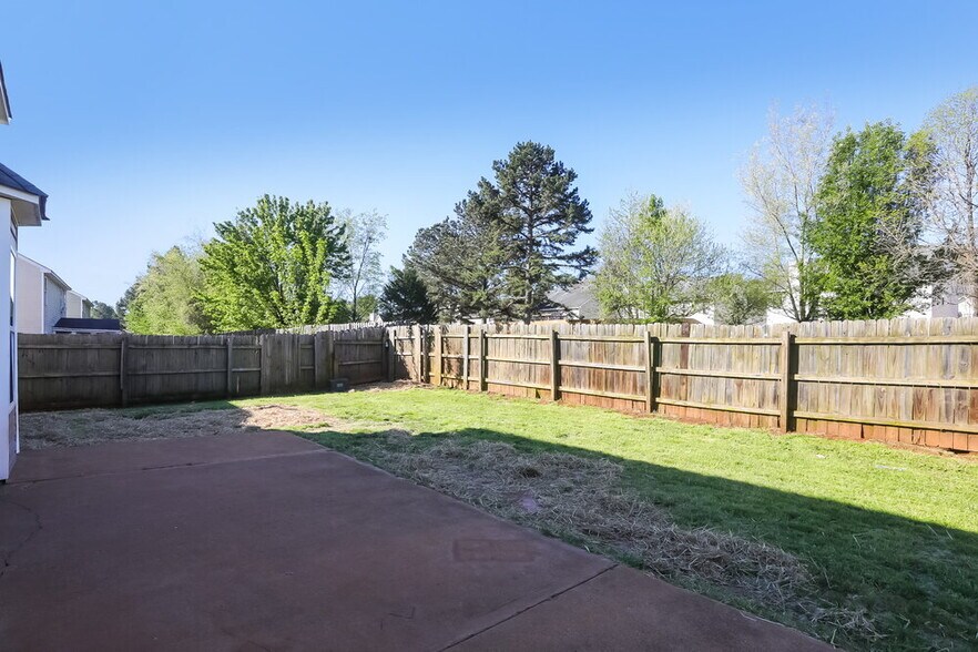 Building Photo - 3942 Rosebud Park Dr