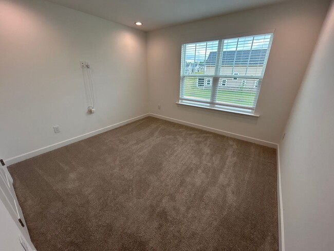 Building Photo - 6 Bedroom | 4 Bathroom New Construction Ga...