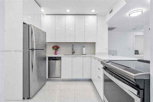 Building Photo - 1980 S Ocean Dr