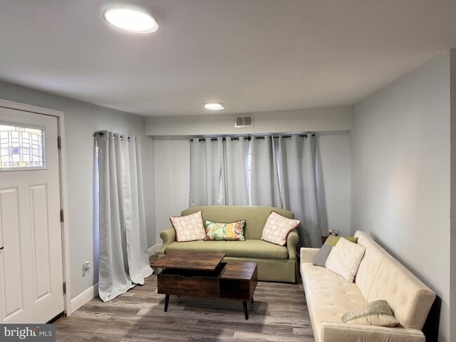 Building Photo - 510 67th Pl