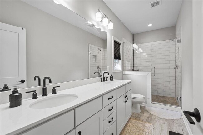 Building Photo - 2047 Drew Dr