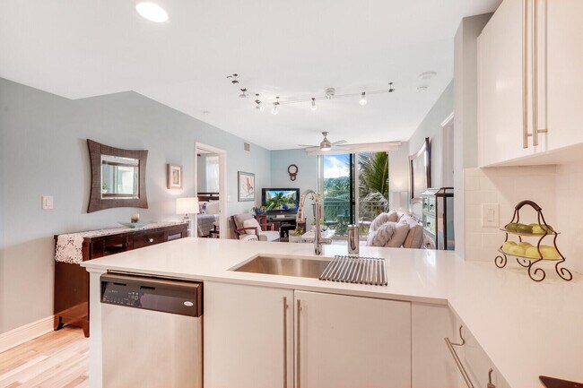 Building Photo - 610 Clematis St